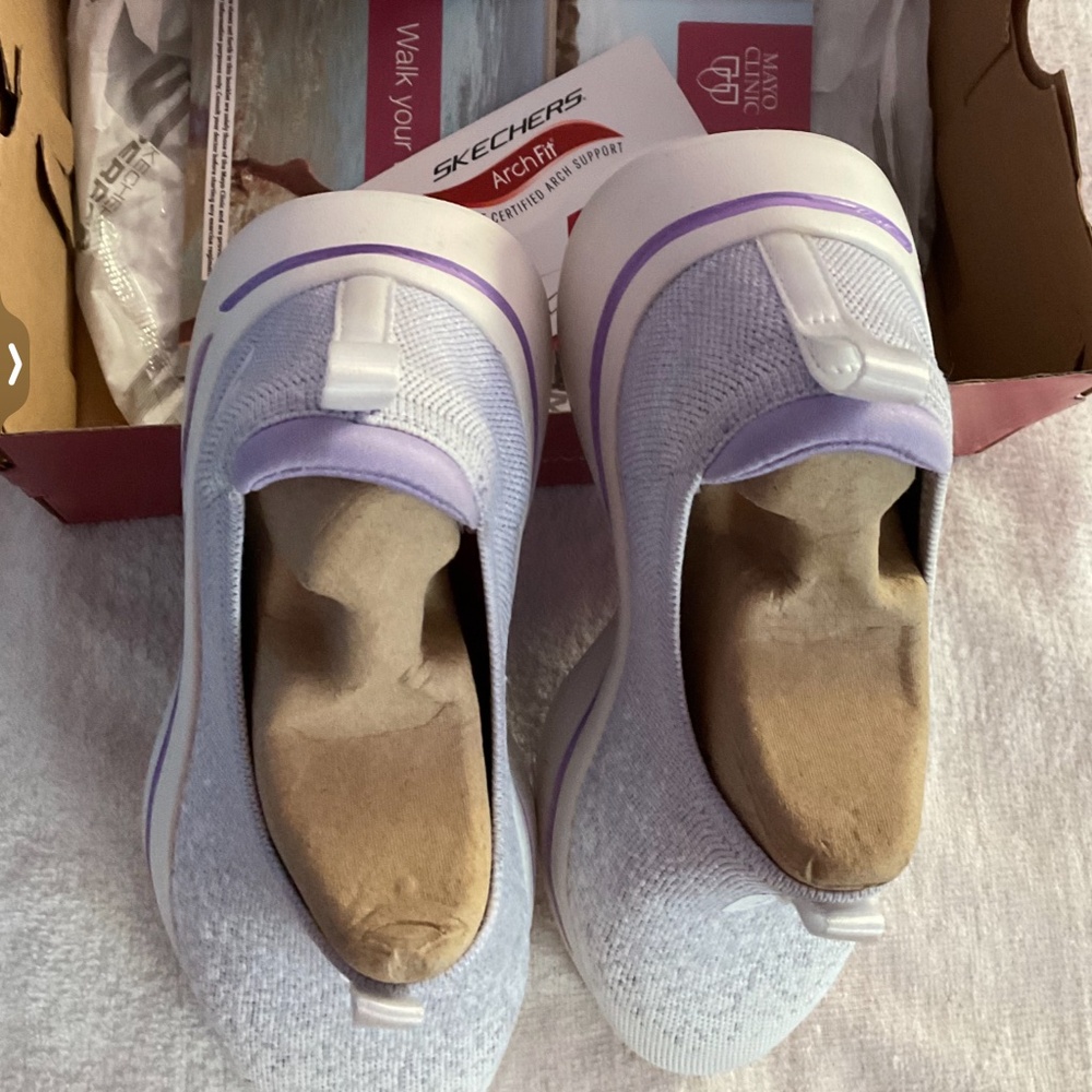 Skechers Stretch Slip On Lavendar Sneakers  Arch Support Machine Washable Size 7